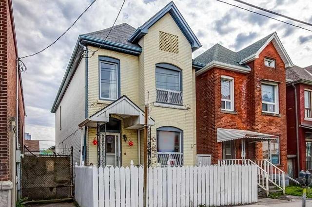 608 Barton St E, House detached with 3 bedrooms, 2 bathrooms and 3 parking in Hamilton ON | Image 4