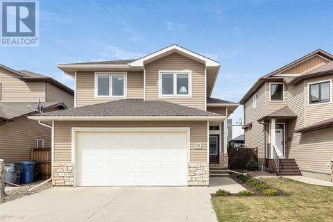 92 Somerset Road Se, House detached with 5 bedrooms, 3 bathrooms and 5 parking in Medicine Hat AB | Card Image