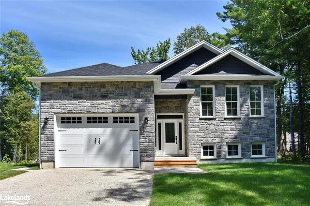 27 49th Street S, House detached with 4 bedrooms, 3 bathrooms and 5 parking in Wasaga Beach ON | Image 1