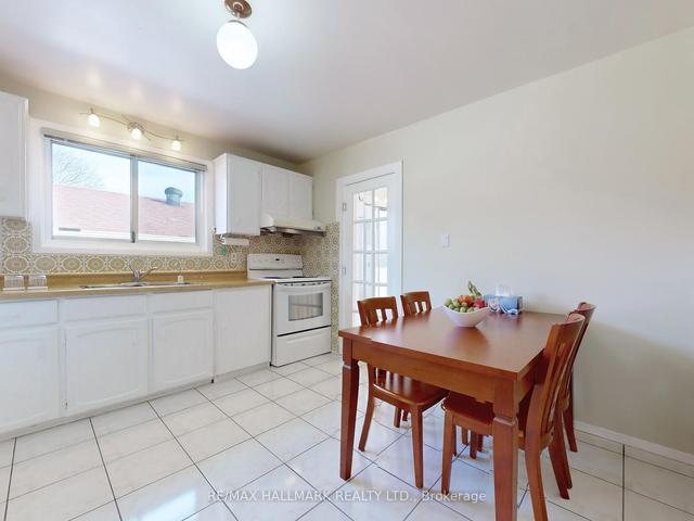 129 Sexton Cres, House semidetached with 3 bedrooms, 2 bathrooms and 3 parking in Toronto ON | Image 7