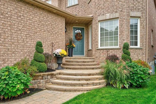 107 Crompton Dr, House detached with 3 bedrooms, 3 bathrooms and 4 parking in Barrie ON | Image 2
