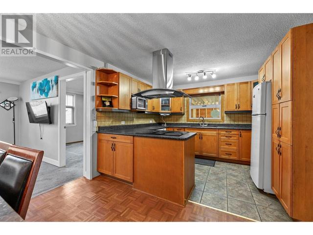 3904 32 Avenue, House detached with 4 bedrooms, 3 bathrooms and 4 parking in Vernon BC | Image 7
