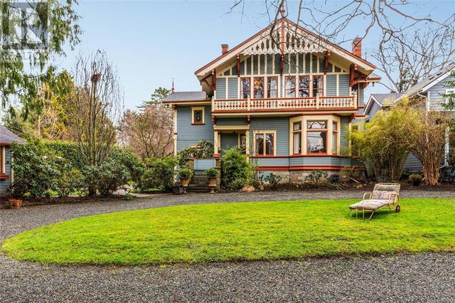 1023 St. Charles St, House detached with 3 bedrooms, 3 bathrooms and 6 parking in Victoria BC | Image 3