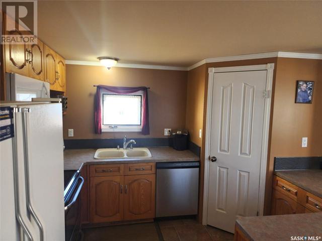 110 Wetmore Street N, Home with 3 bedrooms, 1 bathrooms and null parking in Rouleau SK | Image 6