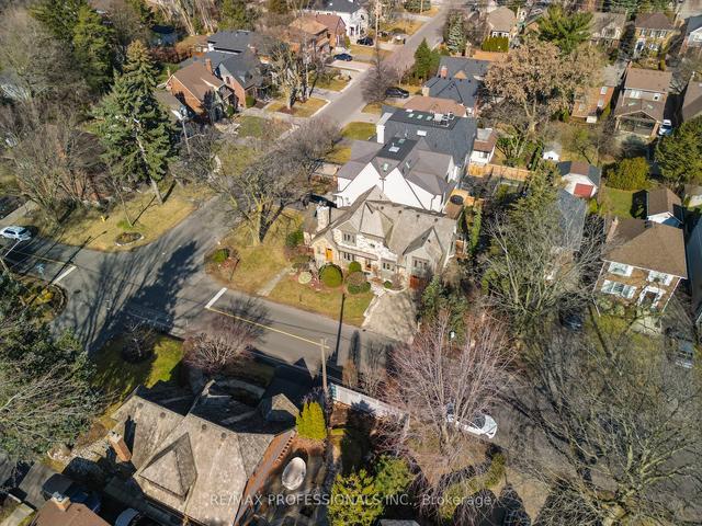 231 Grenview Blvd S, House detached with 3 bedrooms, 3 bathrooms and 2 parking in Toronto ON | Image 35