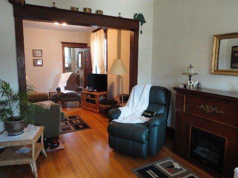 80 Heman St, House detached with 2 bedrooms, 1 bathrooms and 1 parking in Toronto ON | Image 3