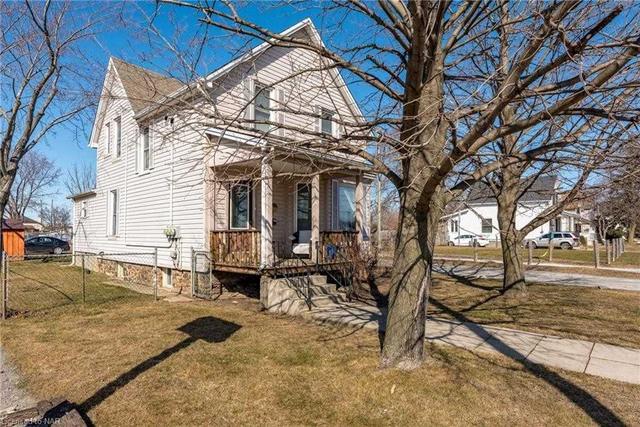 11 Carlton St, House detached with 3 bedrooms, 2 bathrooms and 50 parking in St. Catharines ON | Image 12