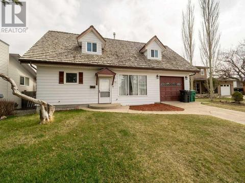 71 Laval Road W, House detached with 3 bedrooms, 3 bathrooms and 2 parking in Lethbridge AB | Card Image