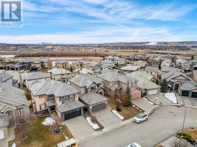 32 Royal Road Nw, House detached with 3 bedrooms, 3 bathrooms and 4 parking in Calgary AB | Image 3