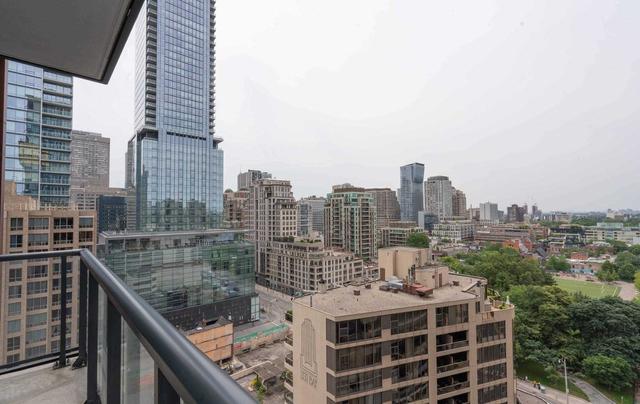 1408 - 32 Davenport Rd, Condo with 2 bedrooms, 2 bathrooms and 1 parking in Toronto ON | Image 11