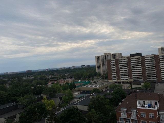 1013 - 31 Four Winds Dr, Condo with 3 bedrooms, 1 bathrooms and 1 parking in Toronto ON | Image 2