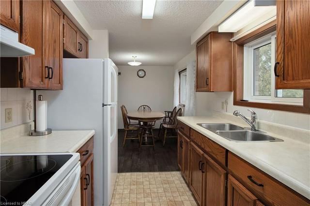 717 Ainley Street, House detached with 2 bedrooms, 1 bathrooms and 5 parking in Huron East ON | Image 7