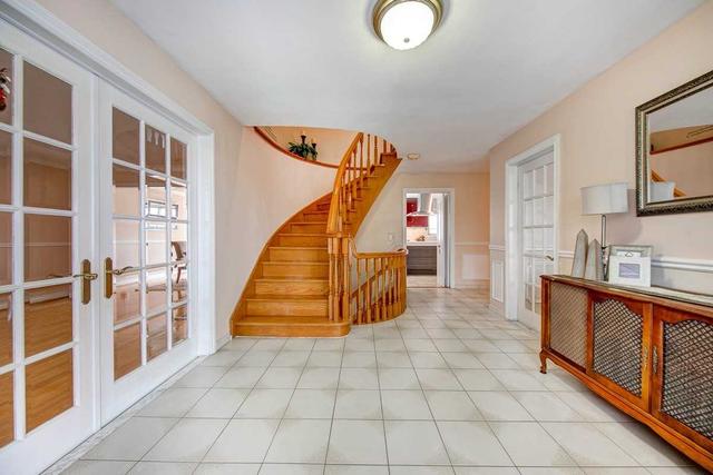 16 Simeon Crt, House detached with 4 bedrooms, 4 bathrooms and 4 parking in Toronto ON | Image 8