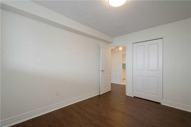 2010 - 812 Burnhamthorpe Rd, Condo with 3 bedrooms, 2 bathrooms and 1 parking in Toronto ON | Image 12
