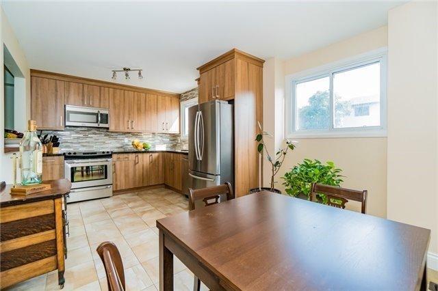 09 - 9 Mccallum Crt, Townhouse with 3 bedrooms, 2 bathrooms and 2 parking in Brampton ON | Image 4