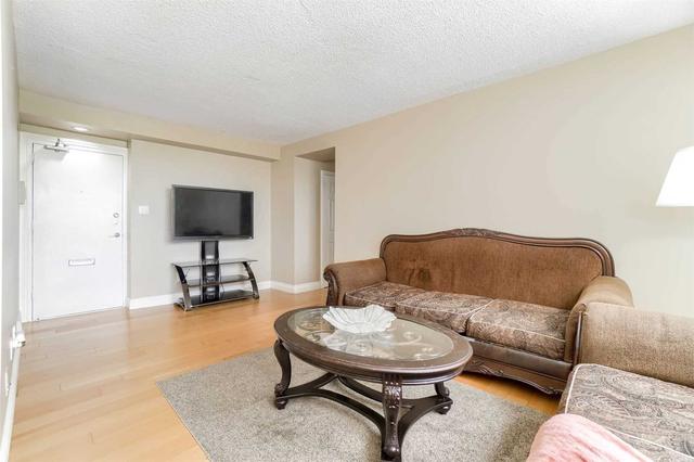 817 - 5 Parkway Forest Dr, Condo with 3 bedrooms, 2 bathrooms and 1 parking in Toronto ON | Image 7