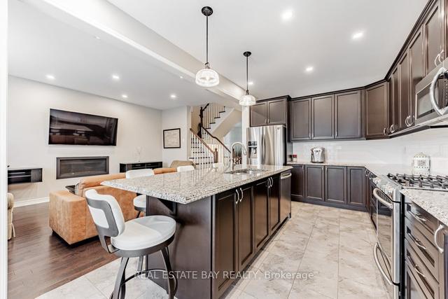 46 Faust Rdge, House detached with 4 bedrooms, 3 bathrooms and 3 parking in Vaughan ON | Image 6
