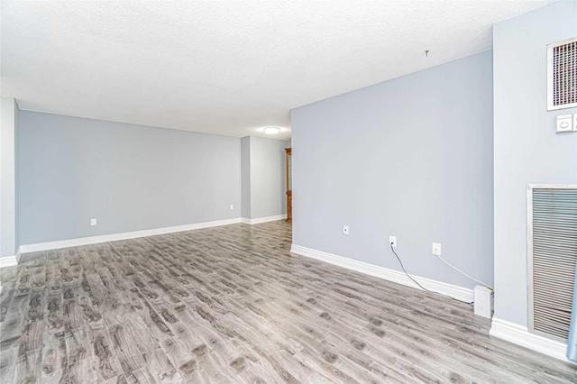906 - 4 Kings Cross Rd, Condo with 2 bedrooms, 1 bathrooms and 1 parking in Brampton ON | Image 5