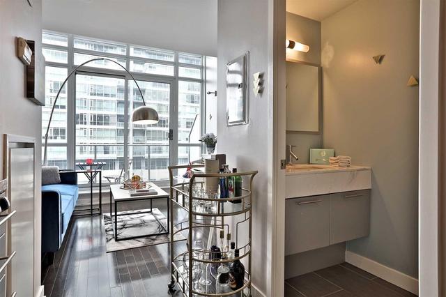 Lph15 - 21 Nelson St, Condo with 1 bedrooms, 2 bathrooms and 2 parking in Toronto ON | Image 4