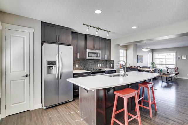 35 Aspen Hills Green Sw, Home with 2 bedrooms, 2 bathrooms and 2 parking in Calgary AB | Image 6