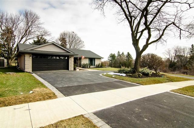 2079 Canterbury Dr, House detached with 3 bedrooms, 3 bathrooms and 6 parking in Burlington ON | Image 12