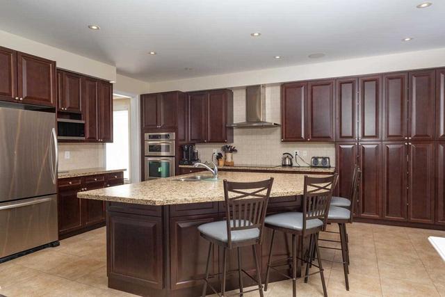28 Chaiwood Crt, House detached with 4 bedrooms, 4 bathrooms and 6 parking in Vaughan ON | Image 2