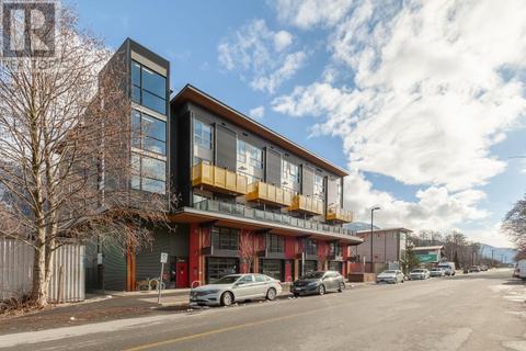 302 - 37762 Third Avenue, House attached with 2 bedrooms, 2 bathrooms and 1 parking in Squamish BC | Card Image