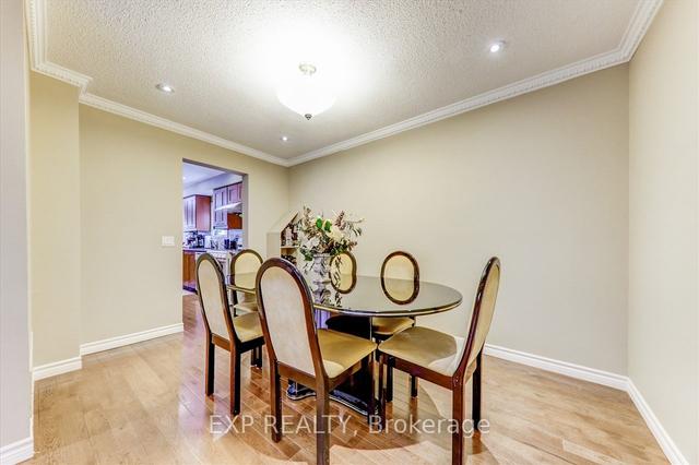 46 Starspray Blvd, House detached with 3 bedrooms, 4 bathrooms and 6 parking in Toronto ON | Image 2