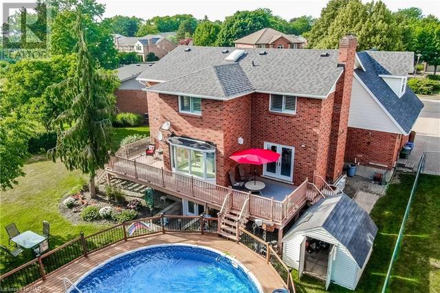 18 Boese Court, House detached with 5 bedrooms, 3 bathrooms and 4 parking in St. Catharines ON | Image 46