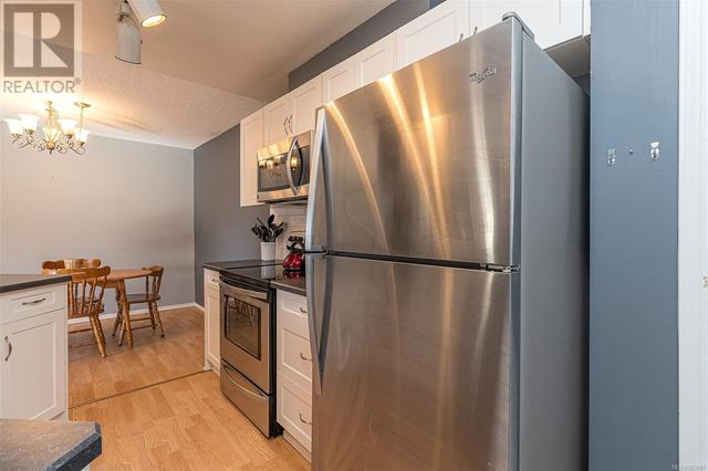 306 - 1055 Hillside Ave, Condo with 2 bedrooms, 2 bathrooms and 1 parking in Victoria BC | Image 17