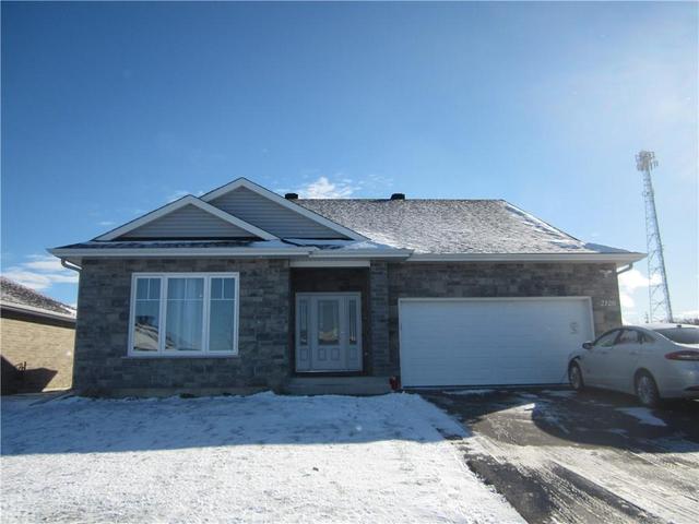 2120 Burke Avenue, House detached with 3 bedrooms, 2 bathrooms and 4 parking in Cornwall ON | Image 1