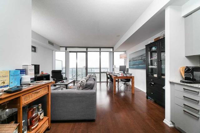 2801 - 832 Bay St, Condo with 1 bedrooms, 1 bathrooms and 0 parking in Toronto ON | Image 5