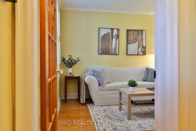 126 Hillside Ave, House detached with 2 bedrooms, 1 bathrooms and 2 parking in Toronto ON | Image 23