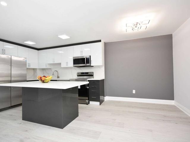 290 - 2095 Roche Crt, Townhouse with 3 bedrooms, 2 bathrooms and 1 parking in Mississauga ON | Image 5
