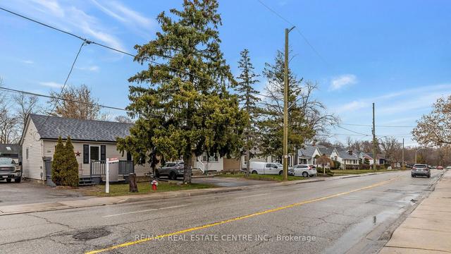 26 Clarence St, House detached with 2 bedrooms, 1 bathrooms and 5 parking in Brampton ON | Image 23