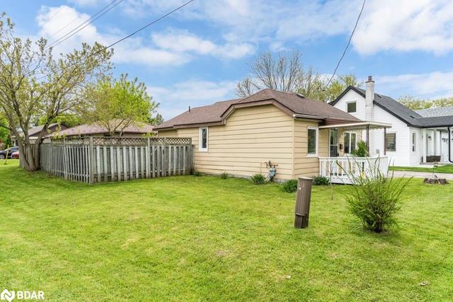 104 Queen Street, House detached with 2 bedrooms, 1 bathrooms and 4 parking in Essa ON | Image 31