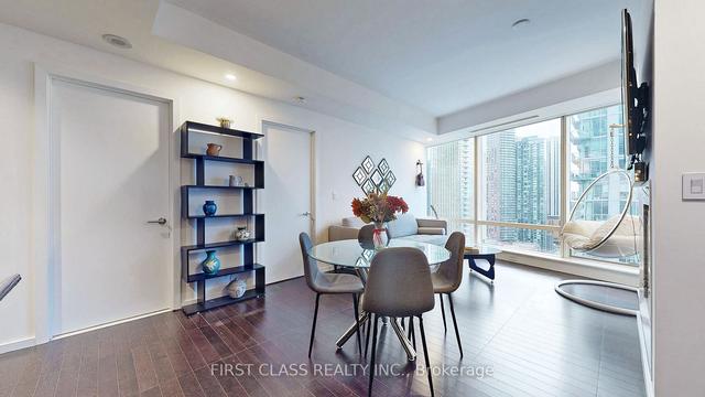 2304 - 180 University Ave, Condo with 1 bedrooms, 1 bathrooms and 1 parking in Toronto ON | Image 7