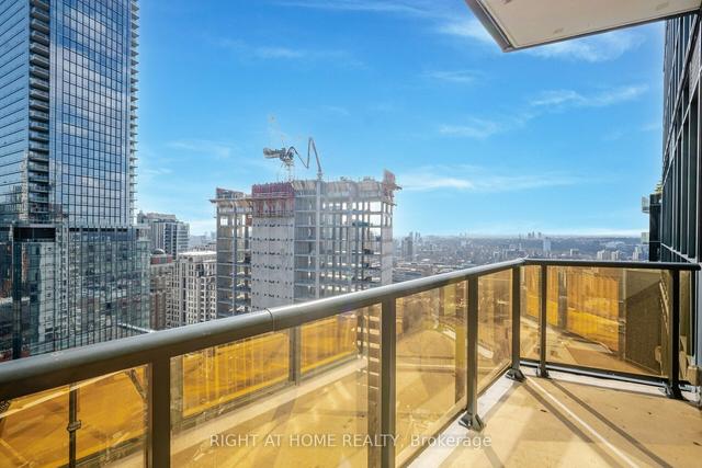 2507 - 32 Davenport Rd, Condo with 2 bedrooms, 2 bathrooms and 2 parking in Toronto ON | Image 15