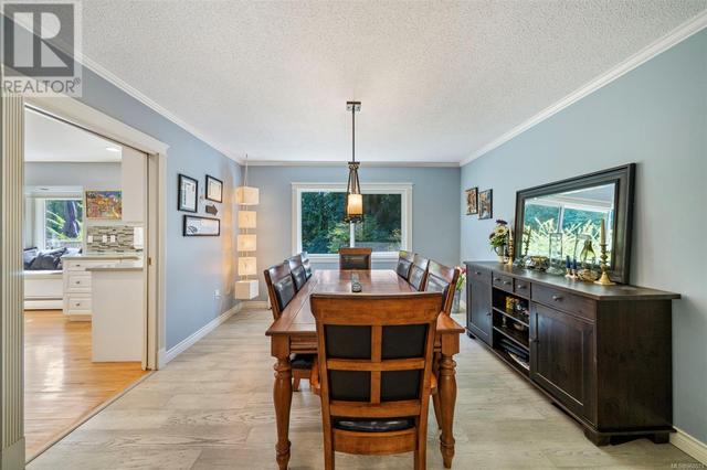 763 Helvetia Cres, House detached with 4 bedrooms, 3 bathrooms and 4 parking in Saanich BC | Image 11