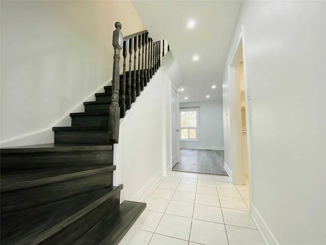 33 Sorrell Cres, House detached with 3 bedrooms, 3 bathrooms and 3 parking in Markham ON | Image 7