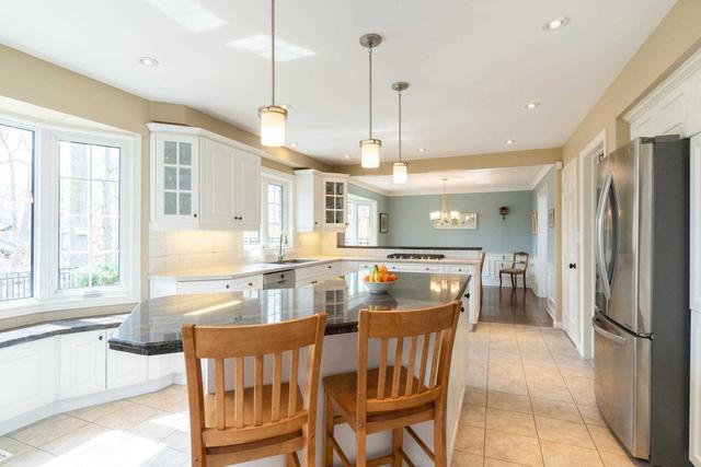 1876 Four Seasons Dr, House detached with 4 bedrooms, 4 bathrooms and 5 parking in Burlington ON | Image 4