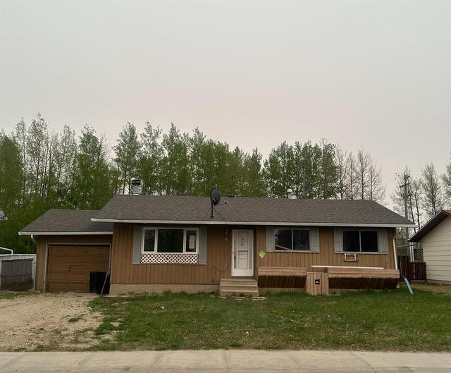 609 Hammond Dr, House detached with 4 bedrooms, 1 bathrooms and 1 parking in Fox Creek AB | Image 1
