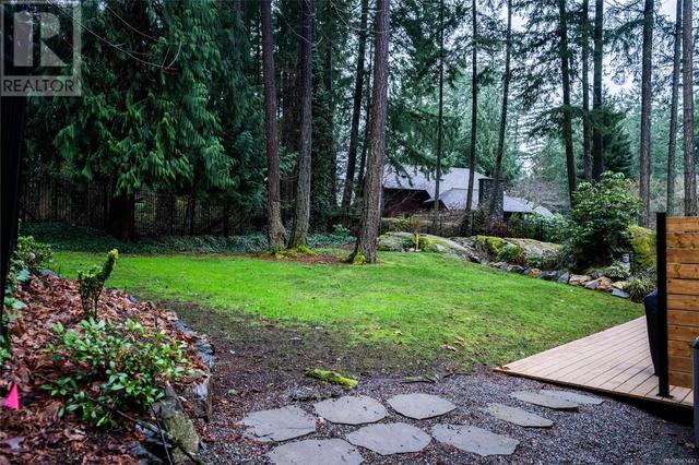 991 Lohbrunner Rd W, House detached with 4 bedrooms, 3 bathrooms and 4 parking in Saanich BC | Image 56