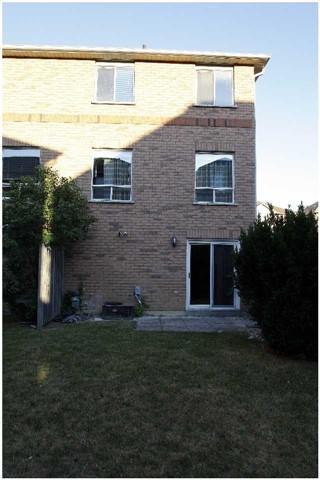 36 - 2 Clay Brick Crt, Townhouse with 3 bedrooms, 3 bathrooms and 1 parking in Brampton ON | Image 17