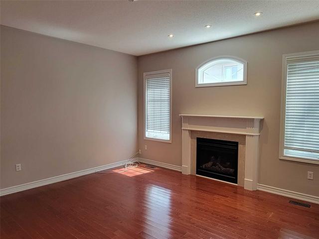 86 Lyndbrook Cres, House detached with 4 bedrooms, 4 bathrooms and 6 parking in Brampton ON | Image 2