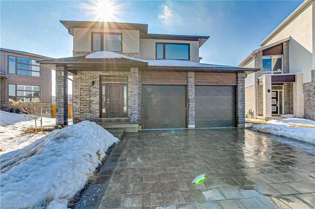 2221 Wateroak Drive, House detached with 4 bedrooms, 2 bathrooms and 6 parking in London ON | Image 1