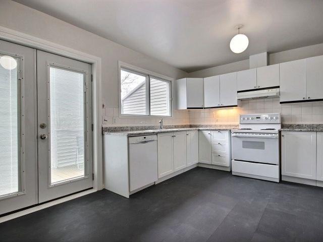 1915 Innes Rd, Townhouse with 2 bedrooms, 2 bathrooms and 2 parking in Ottawa ON | Image 2