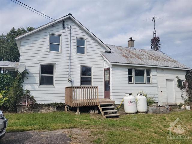 940 County 18 Road, House detached with 2 bedrooms, 1 bathrooms and 2 parking in North Grenville ON | Image 2