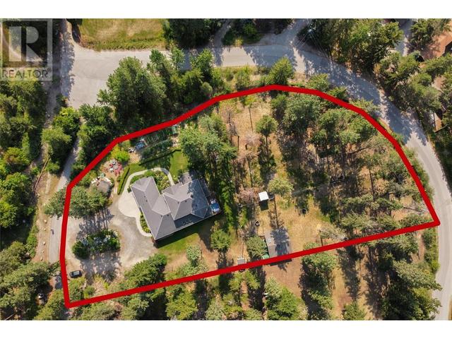 3605 Luxmoore Road, House detached with 5 bedrooms, 3 bathrooms and 8 parking in Kelowna BC | Image 3