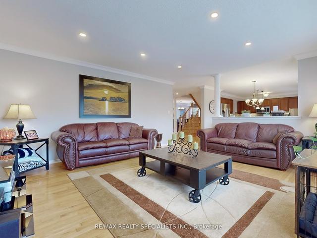 52 Beachpoint Blvd, House detached with 4 bedrooms, 4 bathrooms and 6 parking in Brampton ON | Image 5
